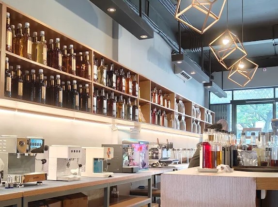 Gemi Coffee Supply Jual Biji Kopi Depok Plus Syrup Premium, Drink Powder, dan Mesin Espresso untuk Kebutuhan All-in-One Bisnis Anda.