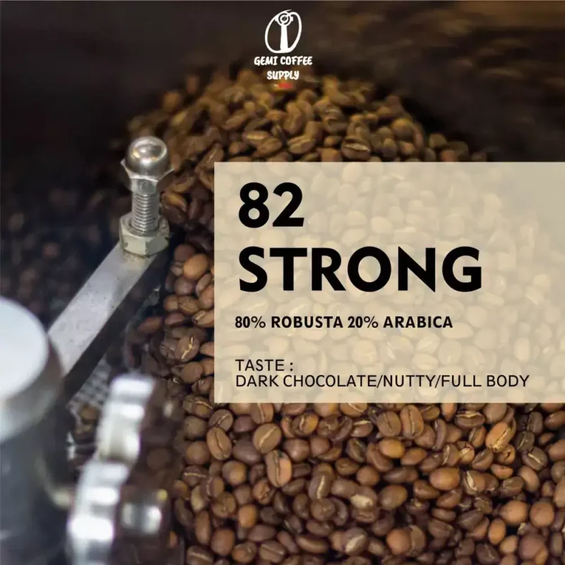 Close-up biji kopi robusta 80:20 blend pekat yang di-roasting Medium, menunjukkan body maksimal.